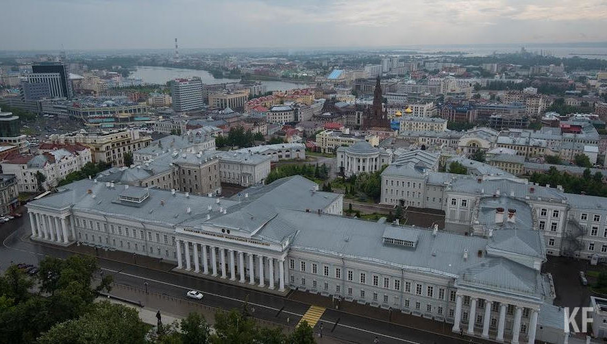 Кроме главы университета в состав вошел министр по делам молодежи и другие руководители департамента.