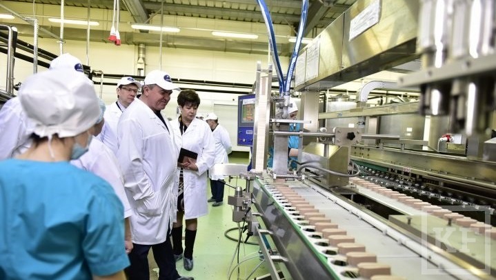 Мэр Набережных Челнов Наиль Магдеев побывал на производстве мороженого «Славица»