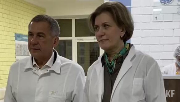 Анна Попова вместе с президентом Татарстана Рустамом Миннихановым прибыла в инфекционную больницу Казани