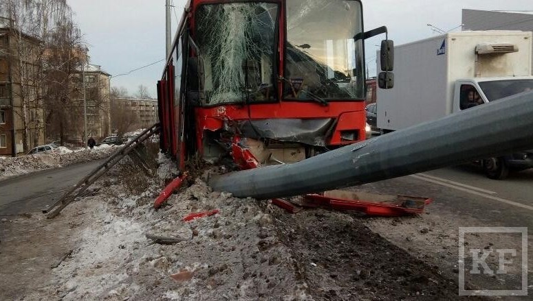 Проверку после аварии с участием автобуса в Казани