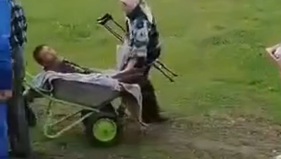 Его перевозили на тачке