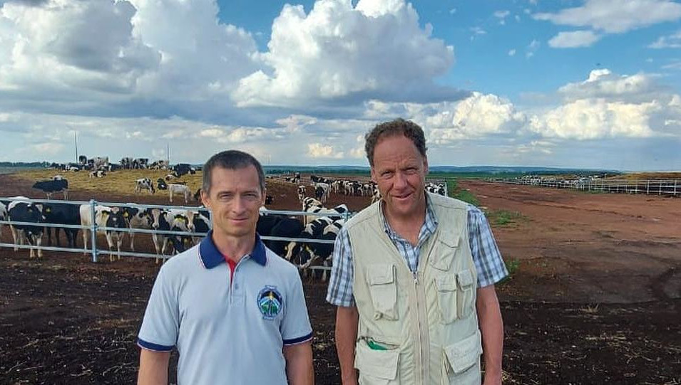 Космонавт уже возвел на территории часовню и поклонный крест.