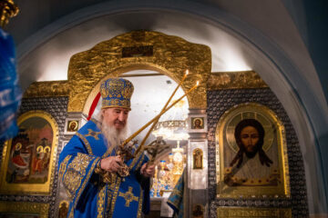 Богослужение возглавил митрополит Казанский и Татарстанский Феофан.