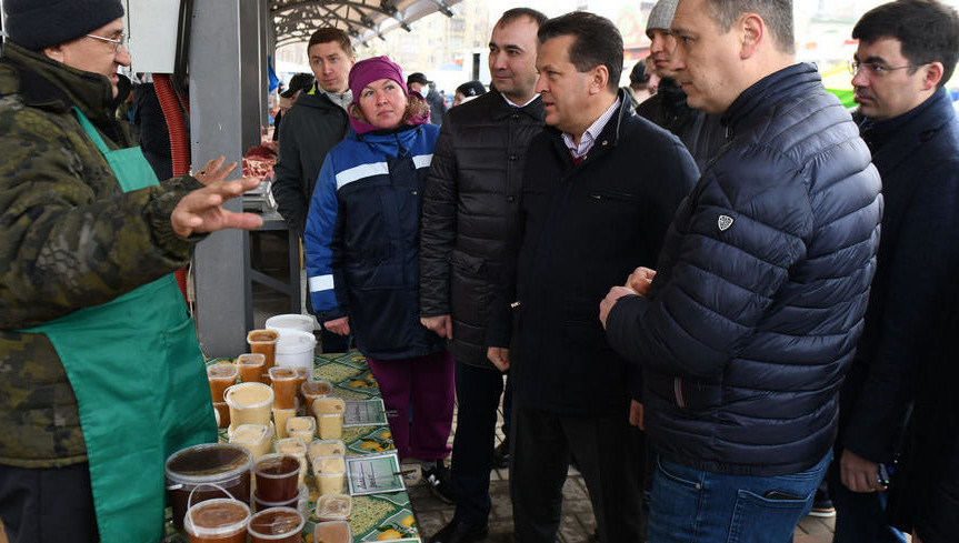 Мэр городп рассмотрел торговые ряды