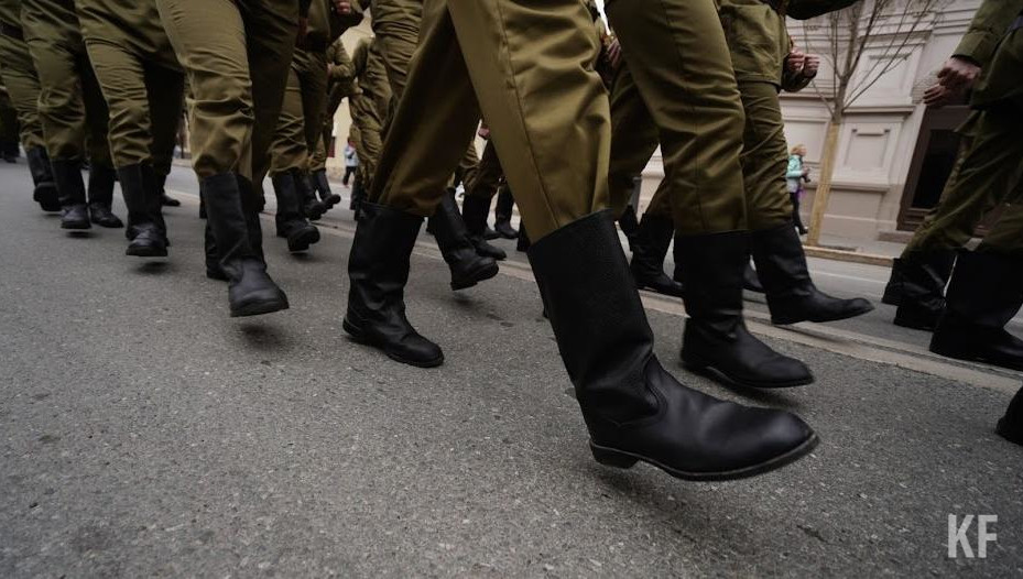 В таком случае повестку военного комиссариата должен передать работник военно-учетного стола (отдела кадров).