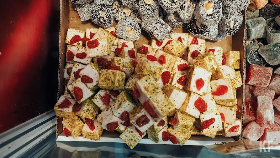 В магазинах растут цены на конфеты.