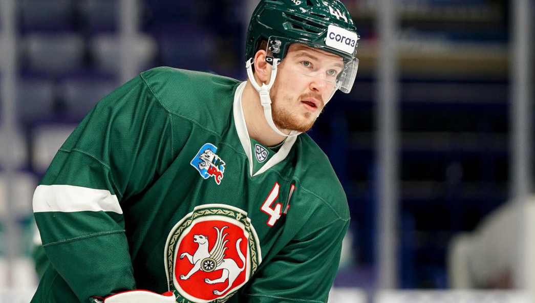 Новое соглашение с хоккеистом рассчитано до конца сезона 2025/26.