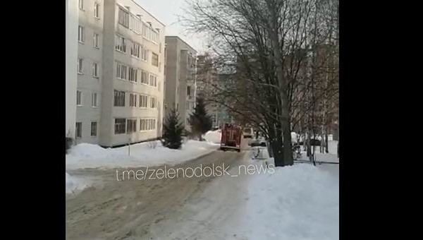 Детей и взрослых вывели на улицу из 11 школ и 1 детского сада.