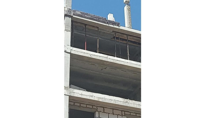 Парень из Узбекистана погиб на стройке в 33-м микрорайоне.