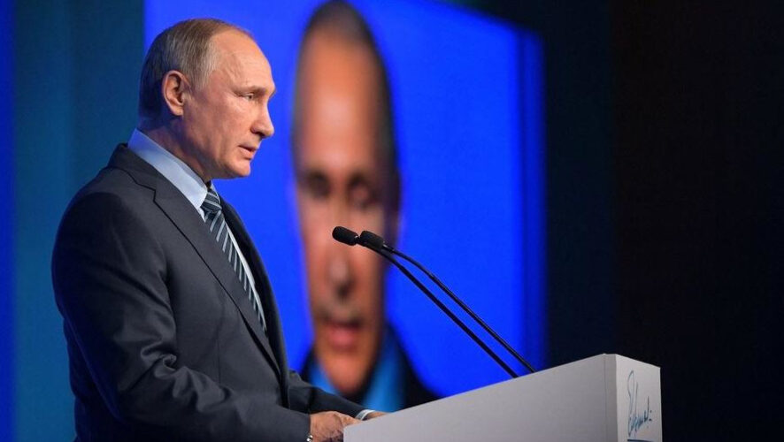 Рейтинг оценки деятельности Владимира Путина среди россиян вырос на три процентных пункта.