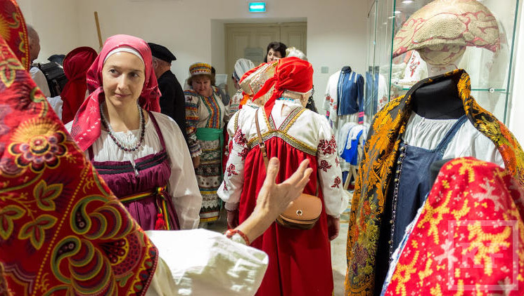 В Казани открылась уникальная выставка русского национального костюма.