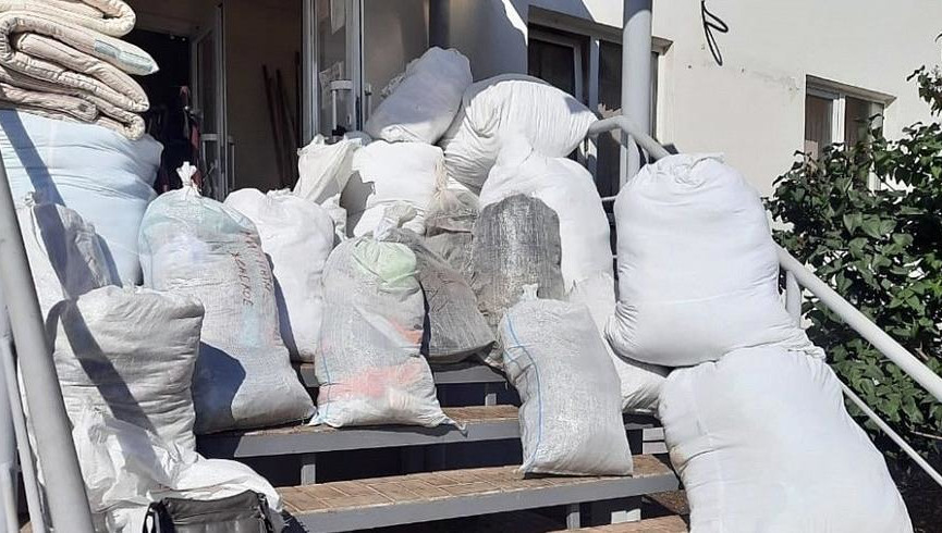 В городе работают пять пунктов для сбора помощи.