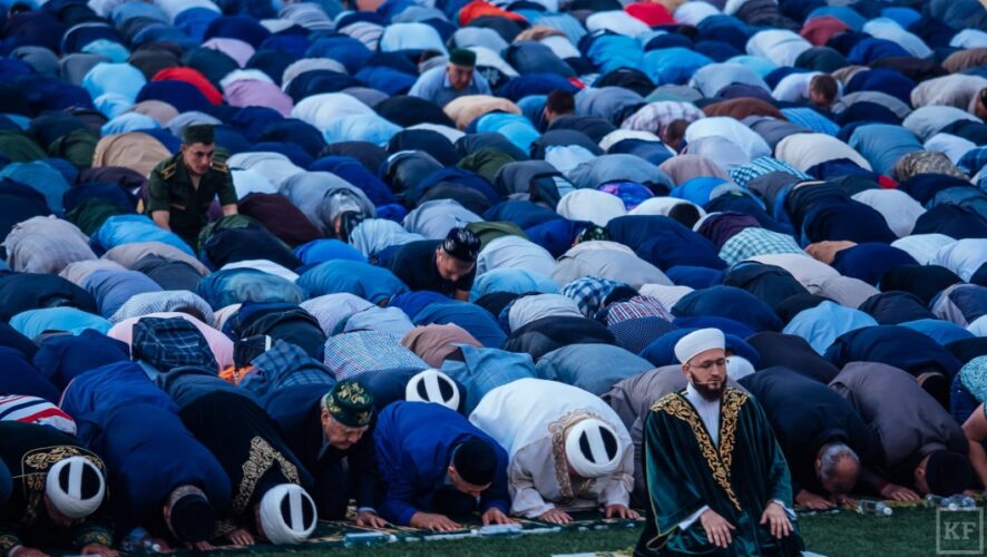 В этом году ифтар провели на 20-й день священного месяца Рамадан. Впереди у верующих осталось еще 10 дней поста. Считается