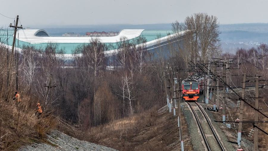 Средний чек за поездку составил 2 896 рублей.