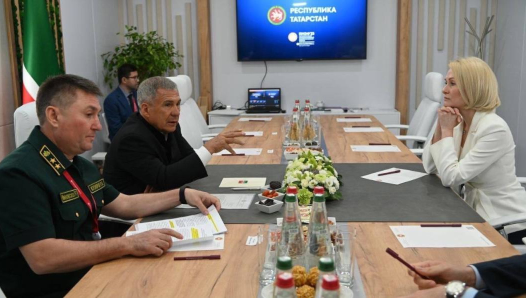 Дополнительно Абрамченко и Минниханов обсудили вопросы отрасли.