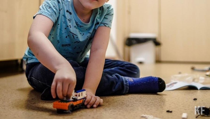 Мать передала новорожденного женщине