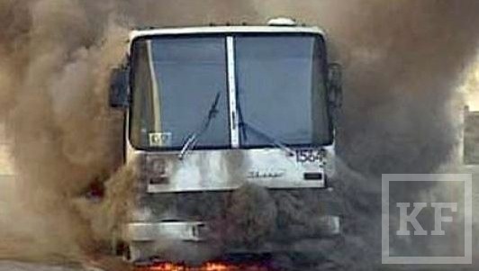 В Бугульминском районе в  поселке Прогресс на улице Ягафарова в 22.00 произошло возгорание автобуса. В результате пожара сгорело запасное колесо автобуса. Погибших