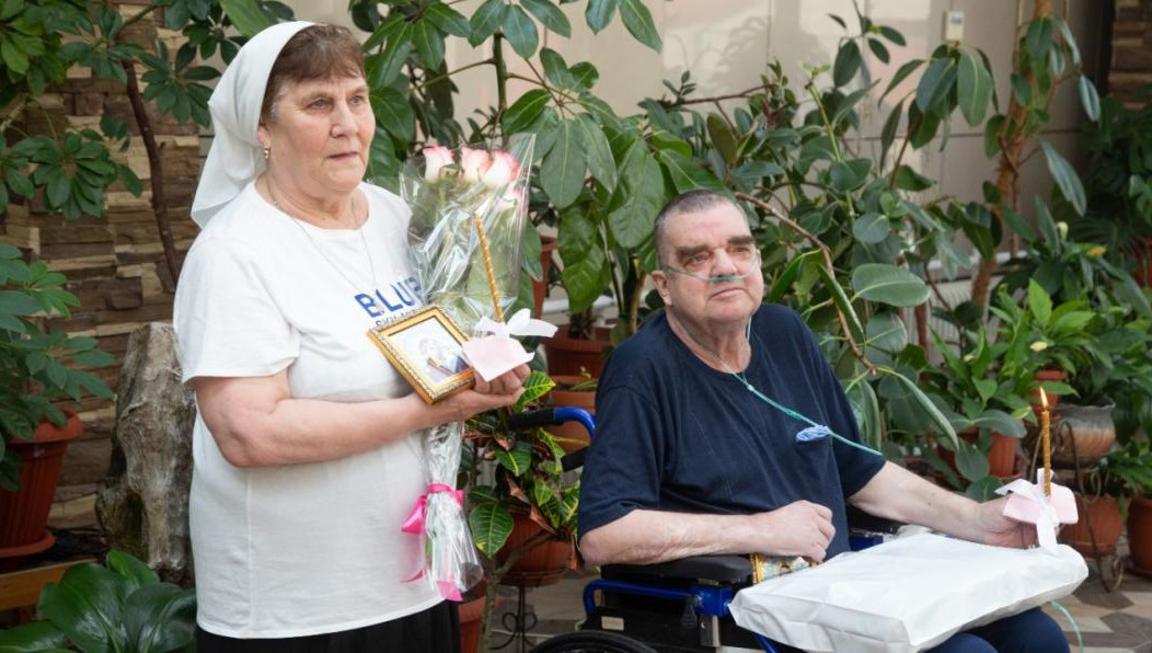 Все правила венчания с вынужденными паузами на подключение и отключения кислородного концентратора были соблюдены.