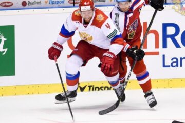 Это поражение стало первым для российских хоккеистов на нынешнем турнире.