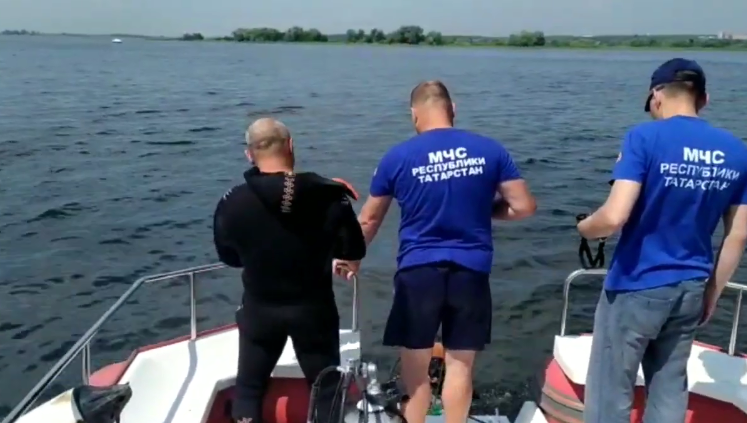 В подводных работах принимали участие 5 водолазов.