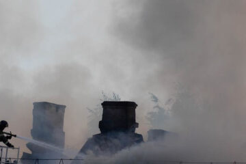 Губернатор Тюменской области Александр Моор призвал местных жителей соблюдать меры противопожарной безопасности.