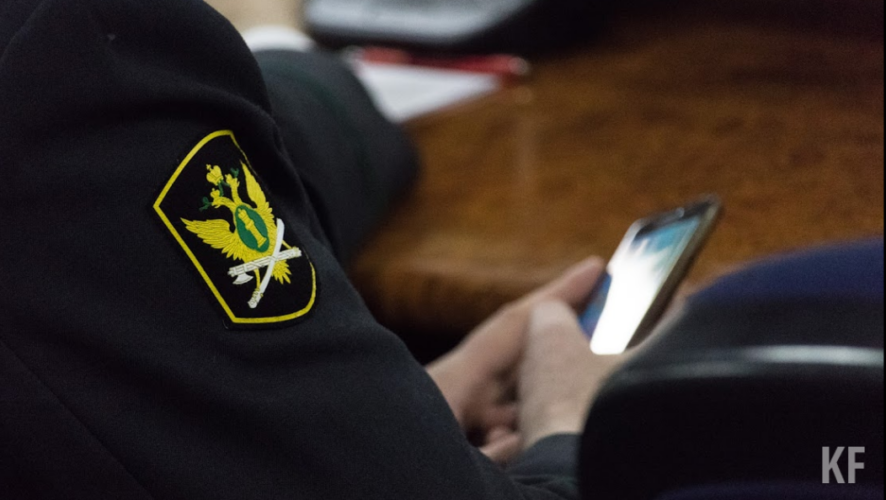 Злоумышленник и его подельники решили поживиться в магазине.