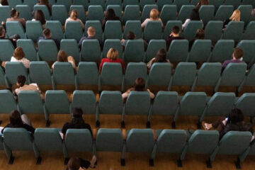 Инструмент сделан из&nbsp;из&nbsp;танзанийского черного дерева.