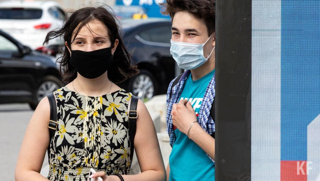 Главный санитарный врач города рекомендовал предприятиям запастись антисептиками и масками.