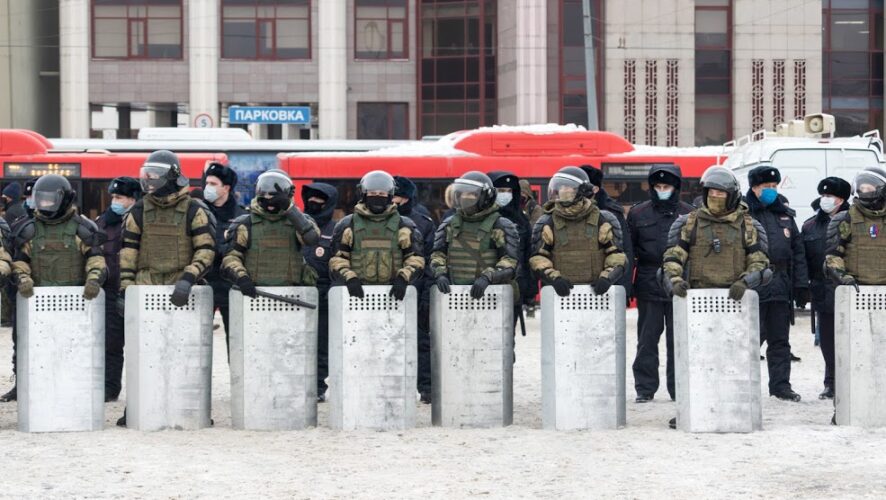 как легко жители верят незнакомцам.