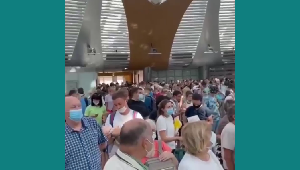 Пассажиры без QR-кодов опаздывали на рейсы