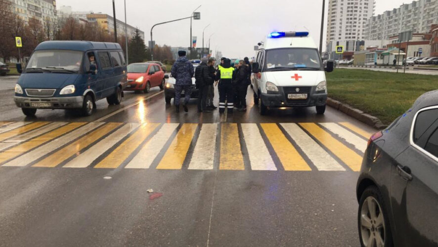 Пенсионерка переходила дорогу