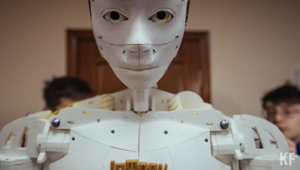 Стройка идет круглосуточно.