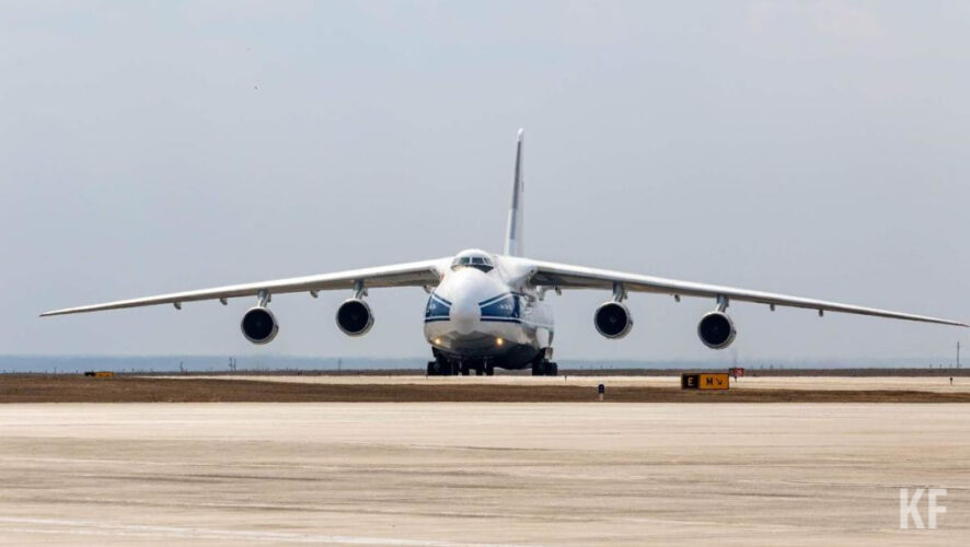 Пассажиров авиарейса эвакуировали