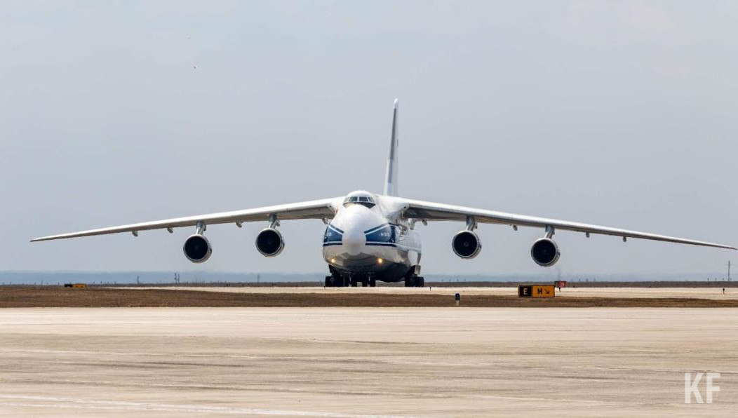 Пассажиров авиарейса эвакуировали