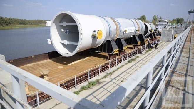 «Таиф-НК» прислали рекорд Гиннеса: на завод холдинга в Нижнекамске доставлен 1300-тонный реактор гидрокрекинга