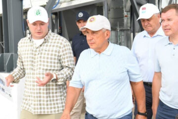 Президенту Татарстана продемонстрировали зерносушильный комплекс SGR 100.