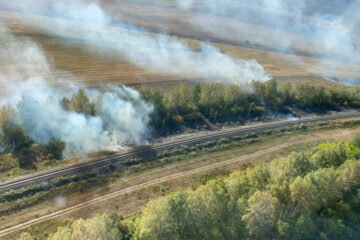 Из Бугульмы на борьбу с огнем выехал пожарный поезд.