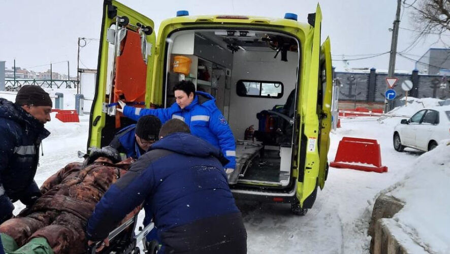 На Волге у мужчины парализовало правую сторону тела.