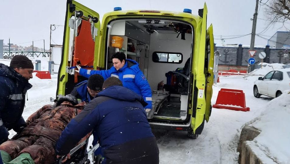 На Волге у мужчины парализовало правую сторону тела.