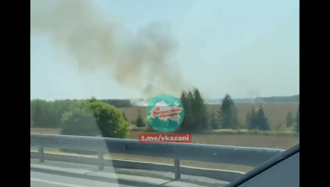 На место пожара выехали силы Лаишевского и Казанского гарнизона.