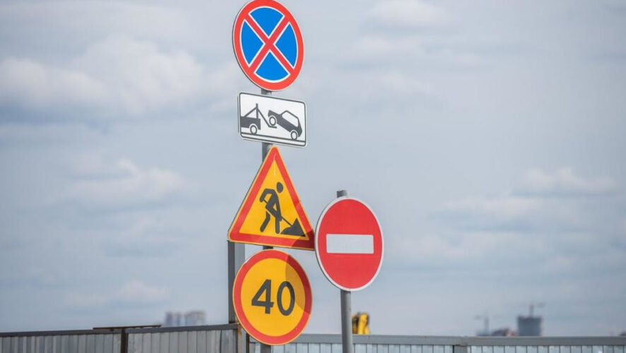Всего на территории Татарстана установят 7 984  дорожных знака на двух языках.