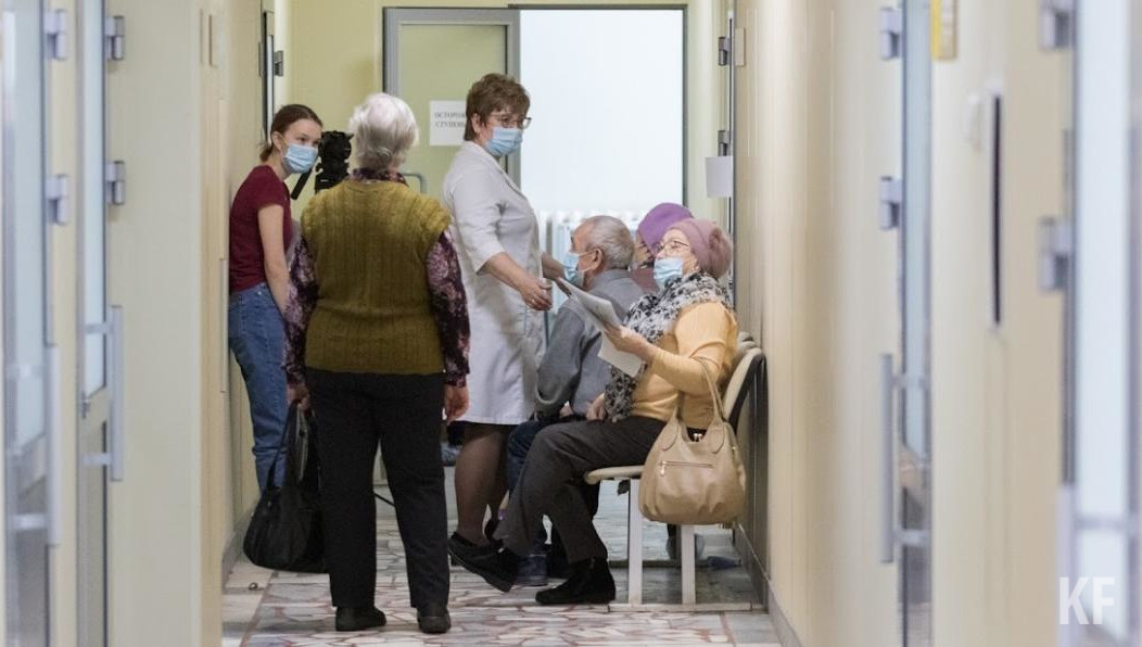 Вирусолог Александр Лукашев выступил с инициативой наказывать за отказ от прививки против COVID-19.