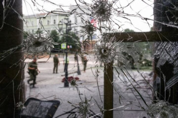 Карательный обстрел произошел на площади Бакинских Комиссаров.
