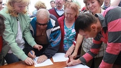 Пока местные активисты обивают пороги судов и законными способами воюют с властью Тукаевского района и поселения