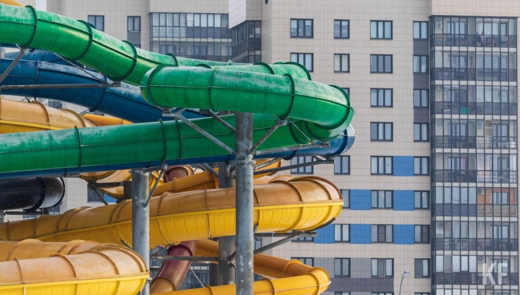 Нога ребенка застряла в решетке фильтра бассейна.