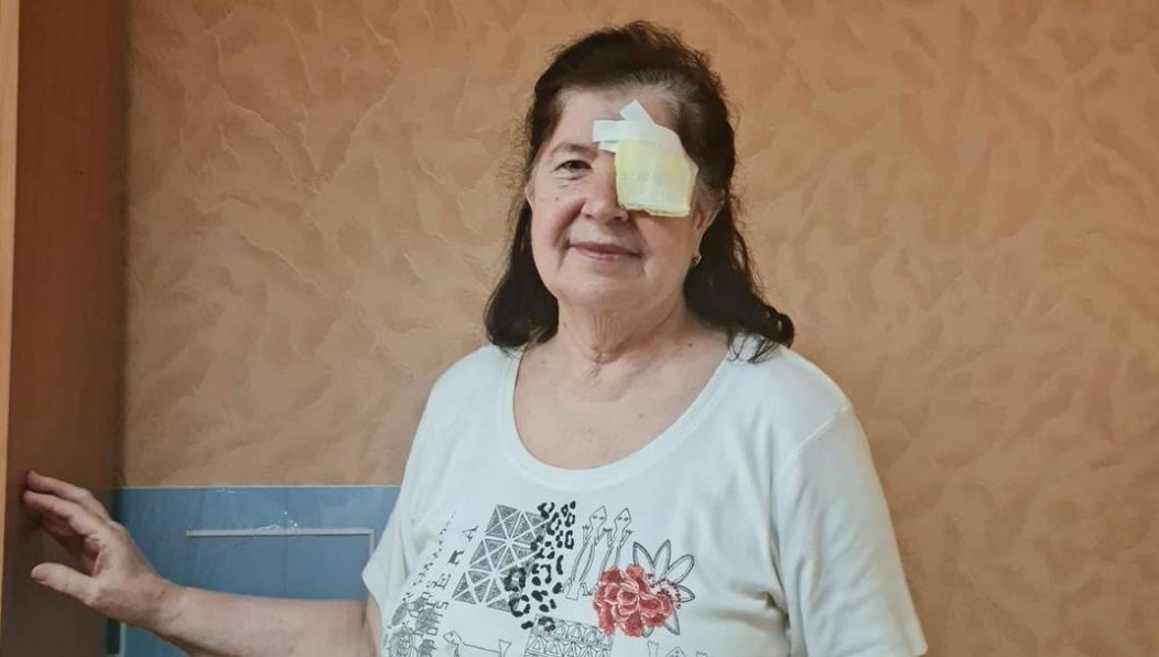 Засохшие стебли прошли через верхнее веко заслуженного педагога РТ и