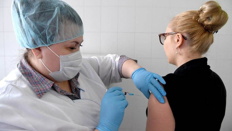 В Татарстане развернулся процесс вакцинации от ковида. В первую очередь препаратом обеспечивают группу риска: врачей