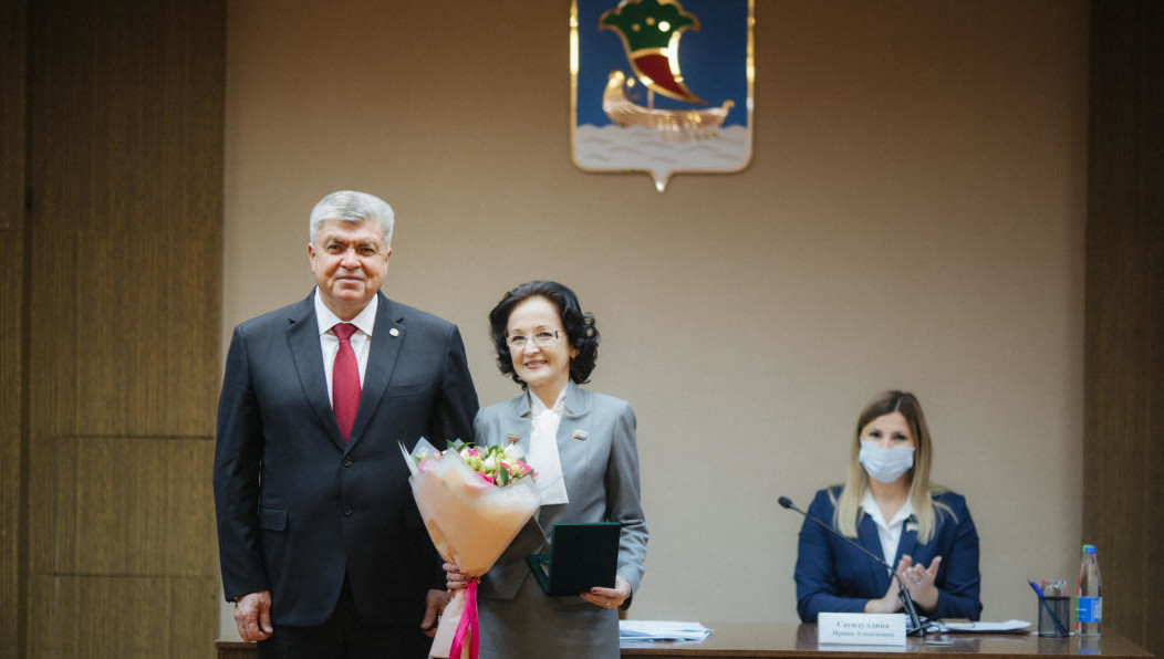 Женщина проработала в администрации города значительную часть жизни.