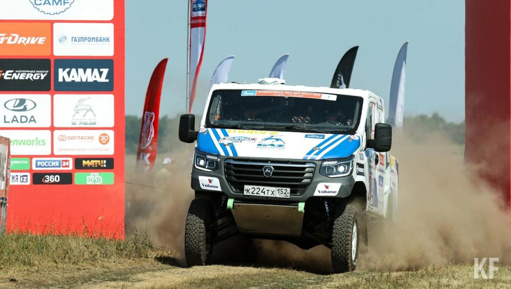 Автогонщикам со старта придется проехать по дороге