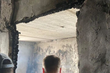 Видимых повреждений несущих конструкций дома нет.